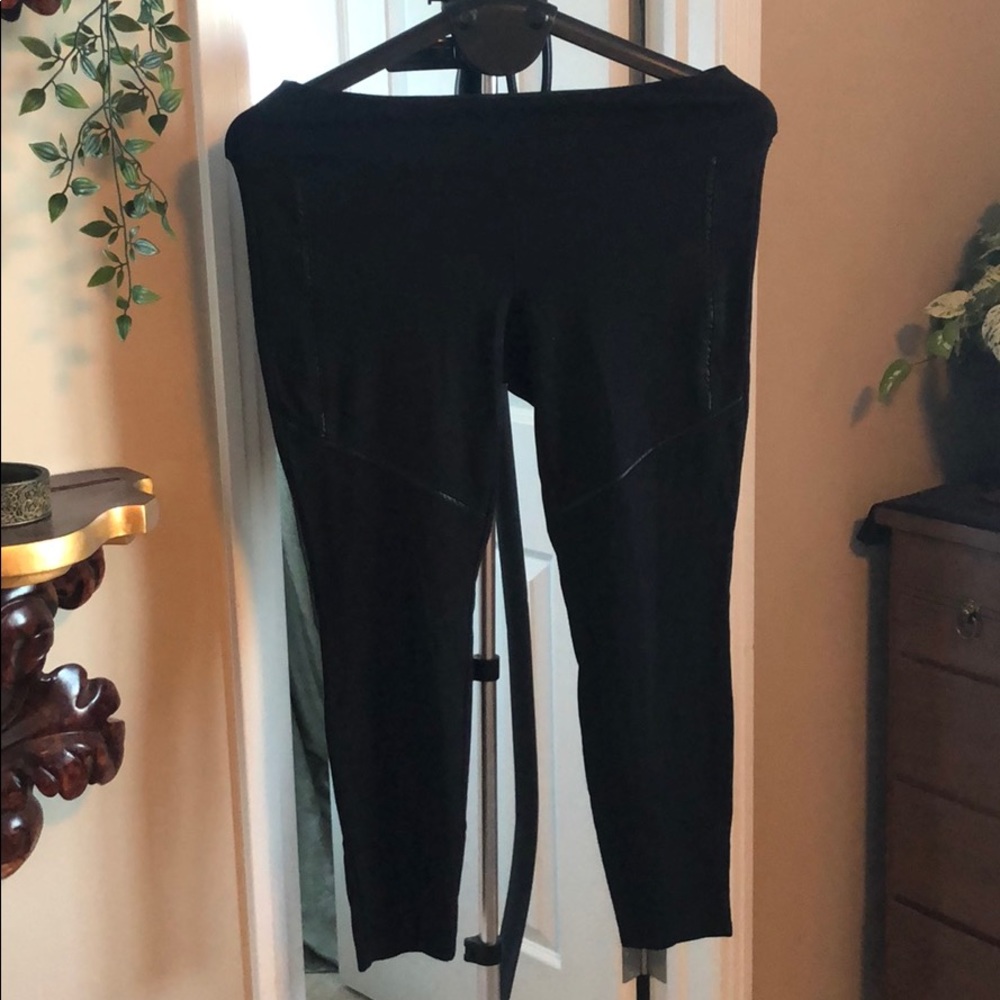 Nice fitting black leggings